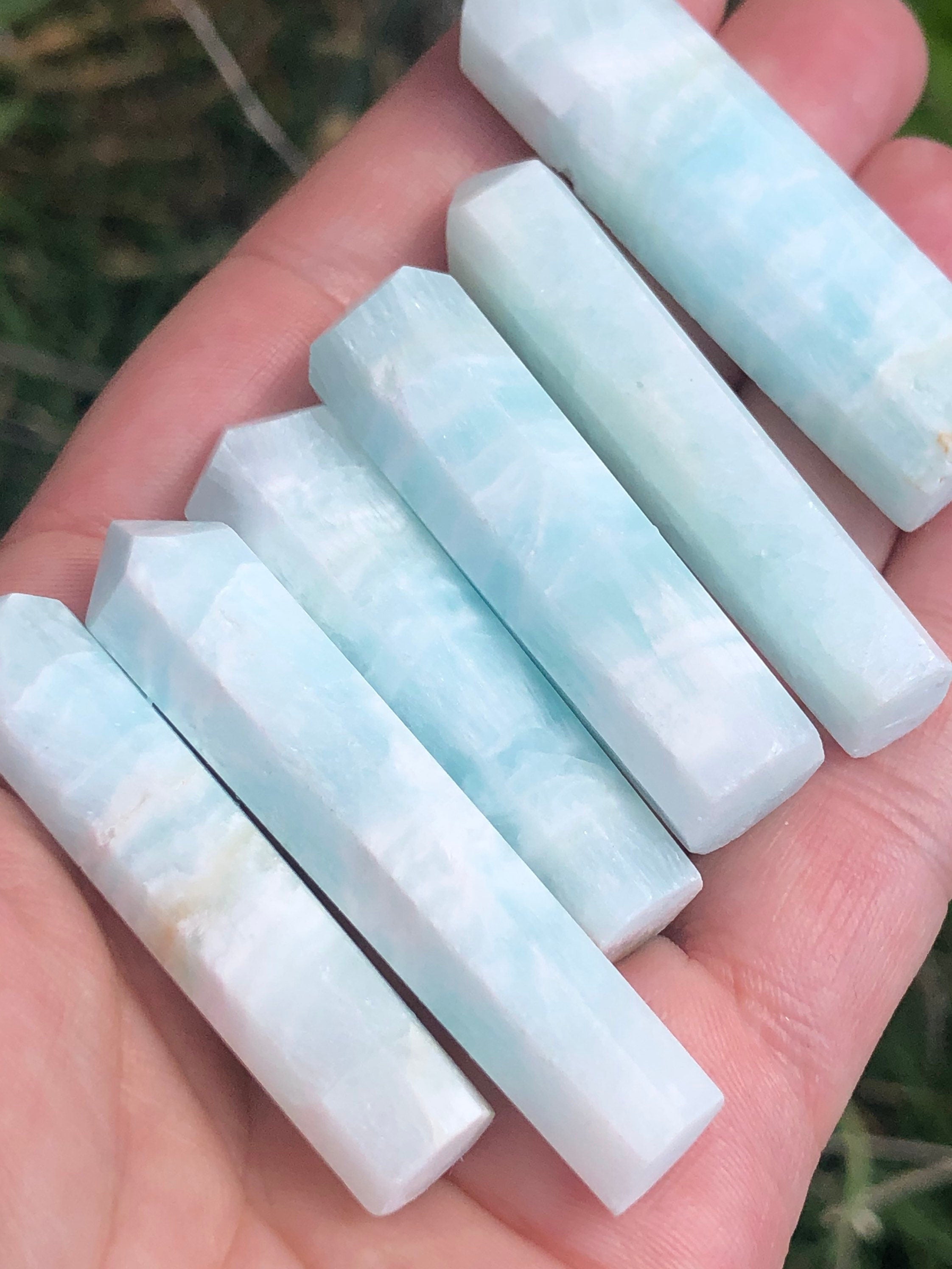 Caribbean Calcite Obelisk Tower Natural Stone Paint (1)