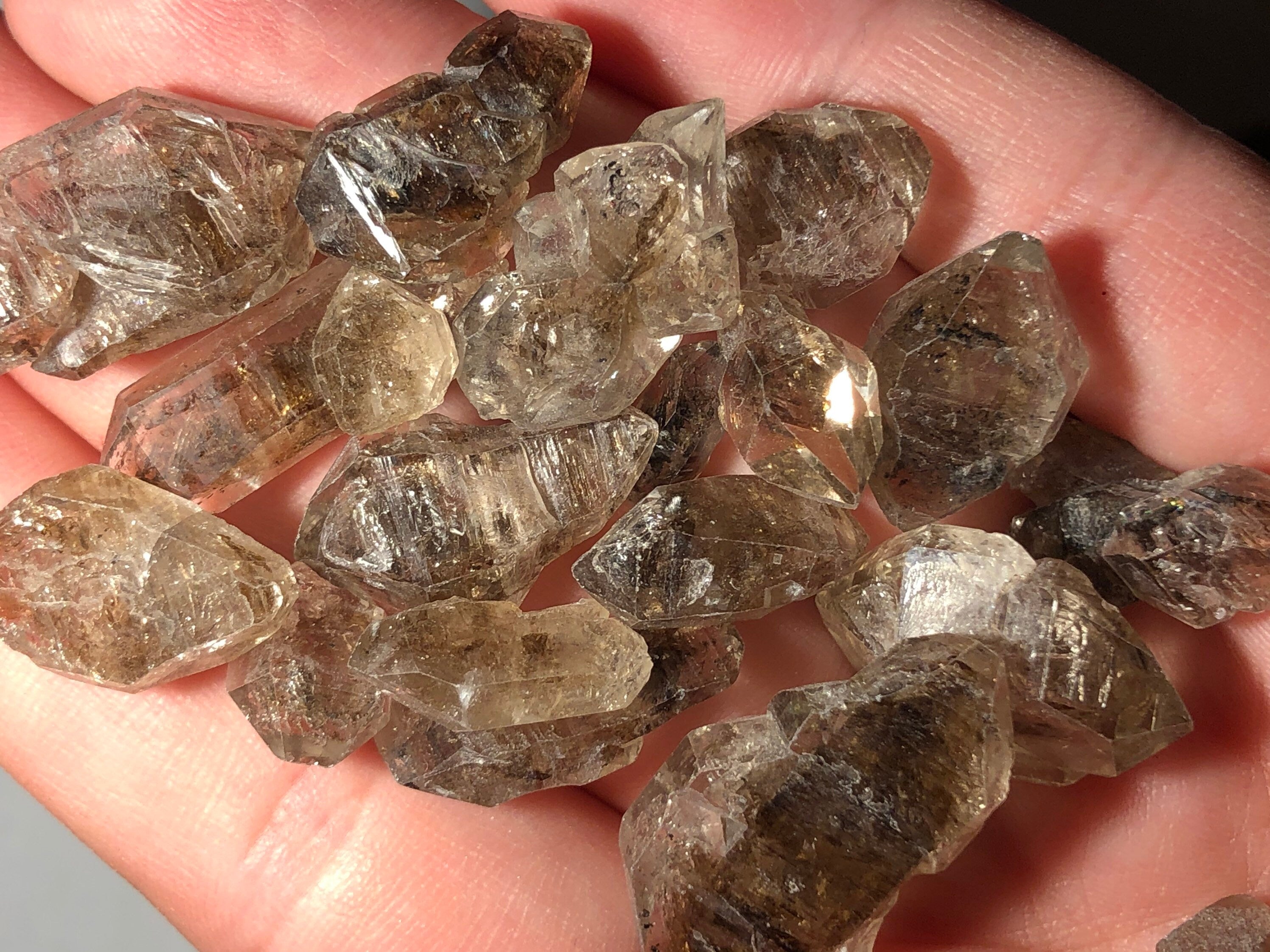 Bulk Fluorescent Petroleum Quartz Crystals