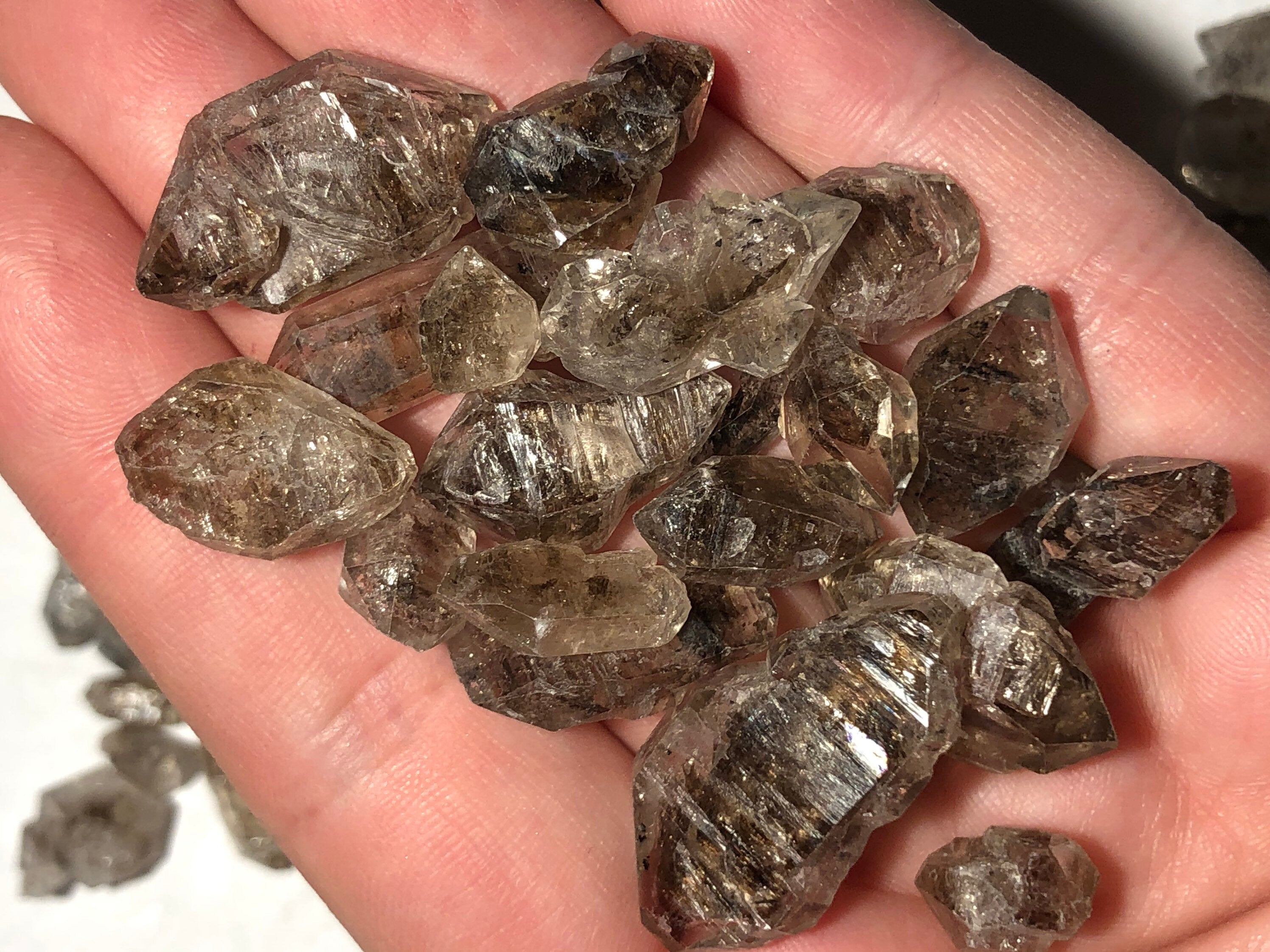 Bulk Fluorescent Petroleum Quartz Crystals
