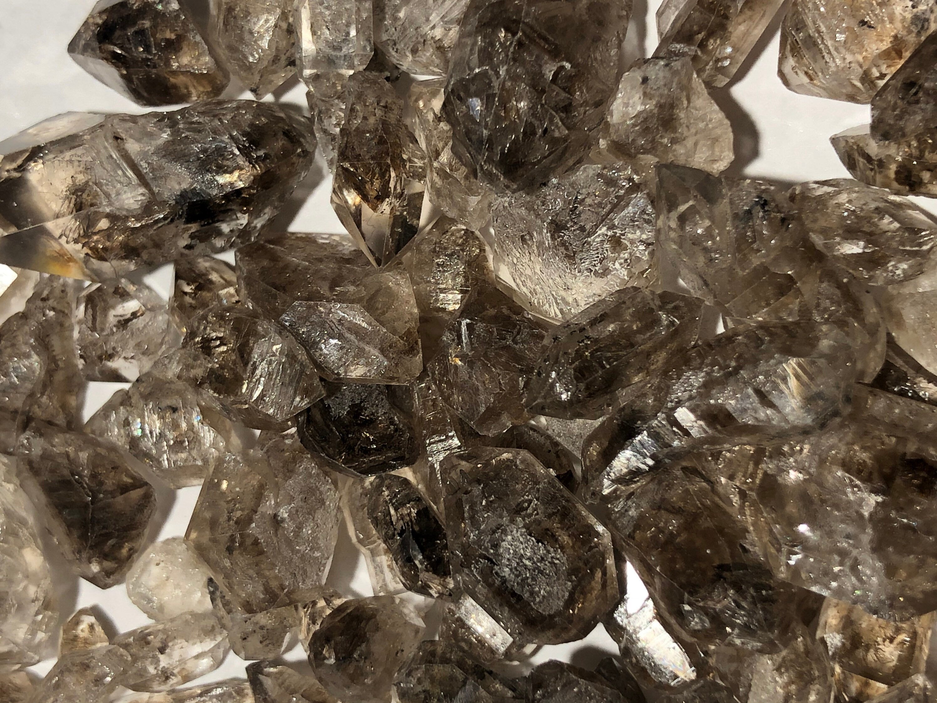 Bulk Fluorescent Petroleum Quartz Crystals