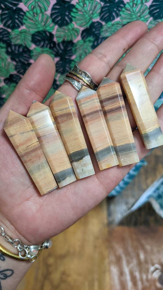 Banded Calcite Obelisk Tower Natural Stone Point (1)